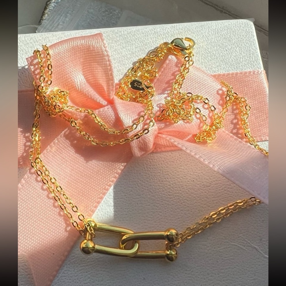 Gorgeous Gold Interlocking Loop Pendant Necklace - image 5